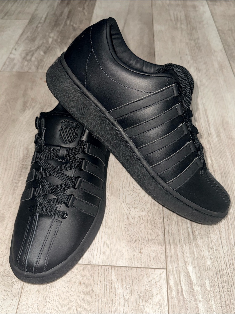 K-Swiss Classic 2000 Men’s 11.5 Triple Black Leather Sneakers New With Box